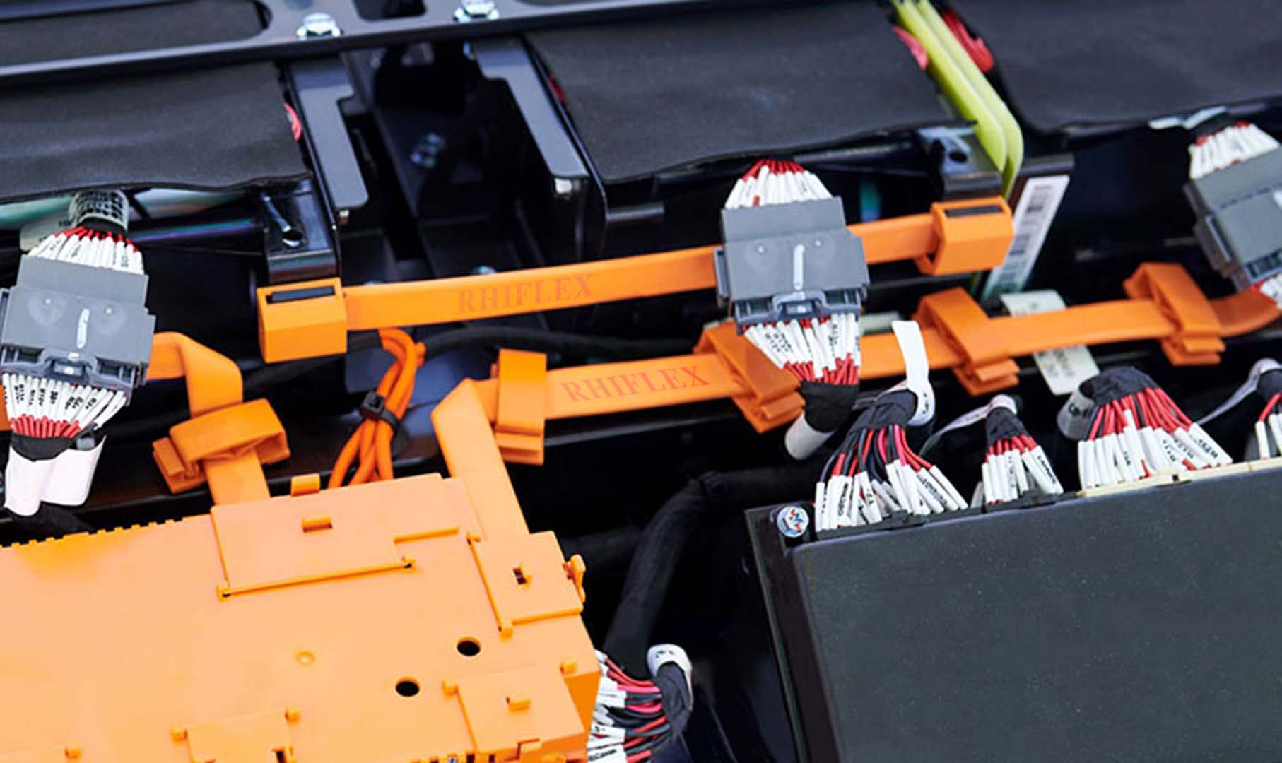 電動汽車鋰電池選型與母排連接方案